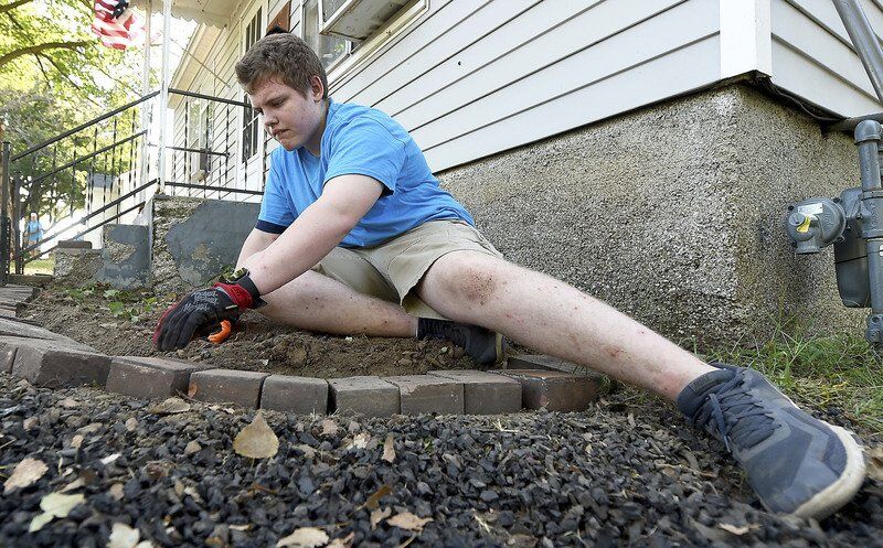 Vision Carthage focuses volunteers to help homeowners on West Central Avenue